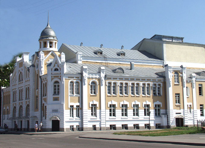 Бийский городской драматический театр. фото 2010 года.